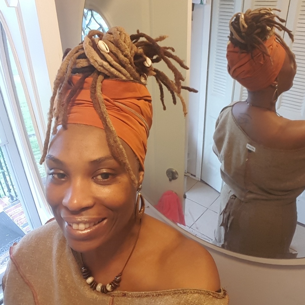 Meet your Posher, Claudia